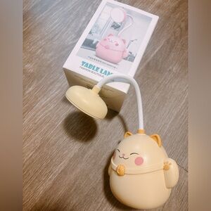 Charming Cat-Shaped Table Lamp